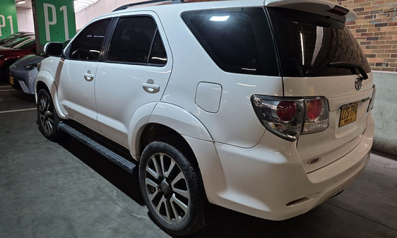 Toyota Fortuner 2.7...