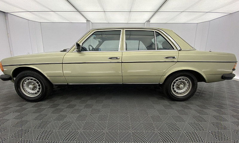 Mercedes Benz 230 E ...