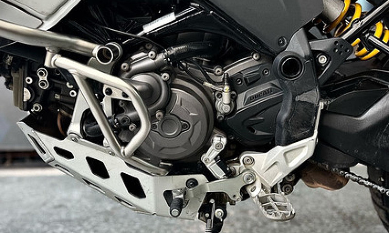 Ducati Desert X...