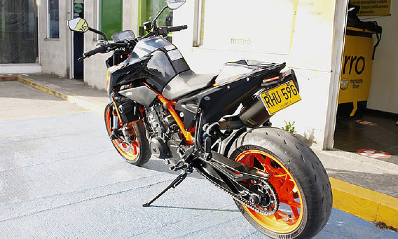 Ktm 890 Duke R 2022...