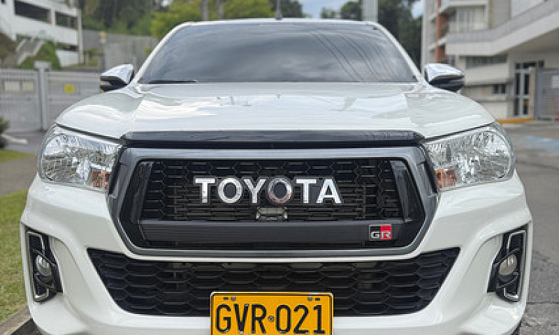 Toyota Hilux 2.8L...
