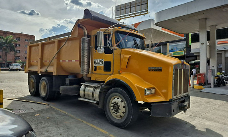Volqueta Kenworth T8...
