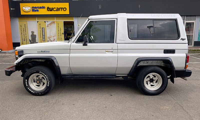 Toyota Land Cruiser ...