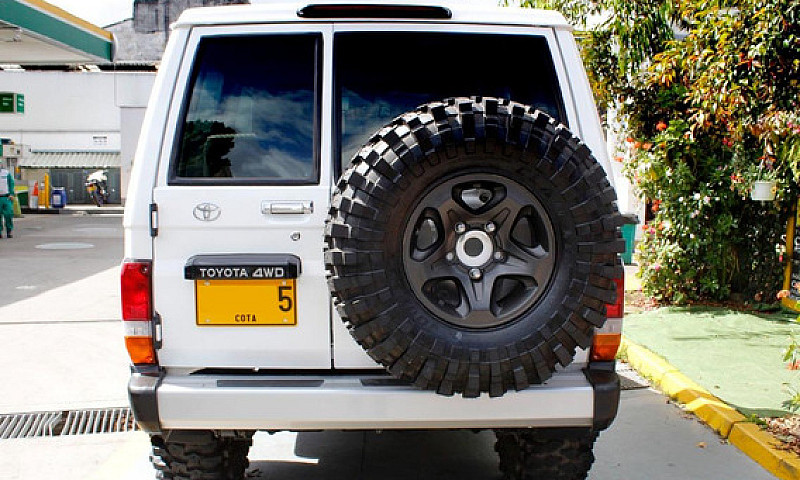 Toyota Land Cruiser ...