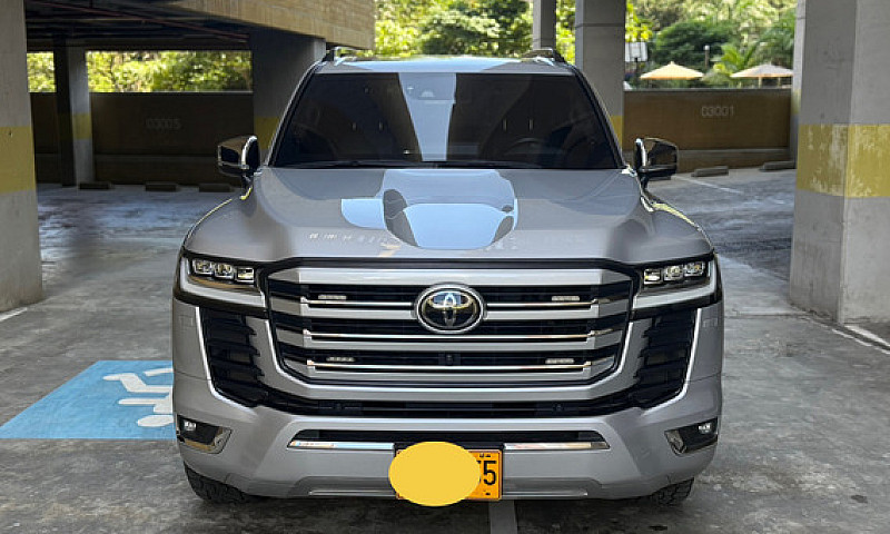 Toyota Land Cruiser ...