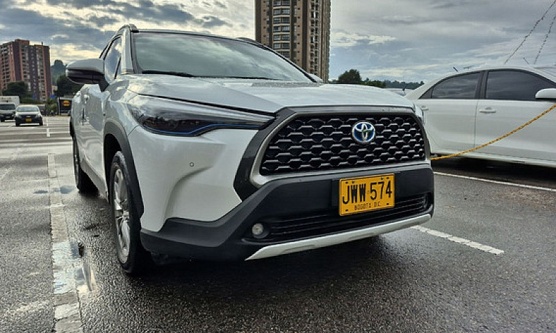 Toyota Corolla Cross...