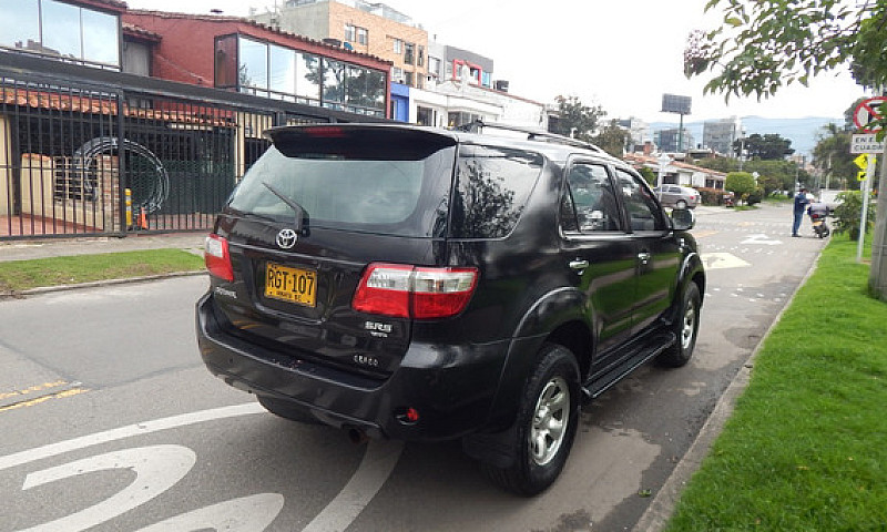 Toyota Fortuner 2.7L...