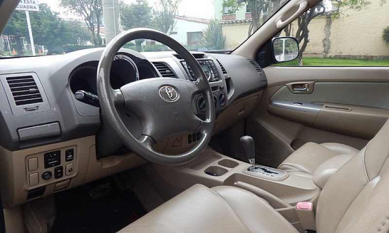 Toyota Fortuner 2.7L...