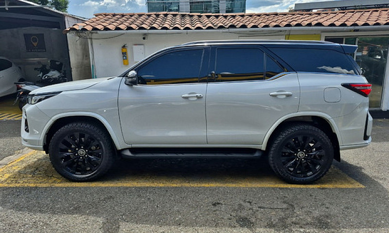 Toyota Fortuner 2.8 ...