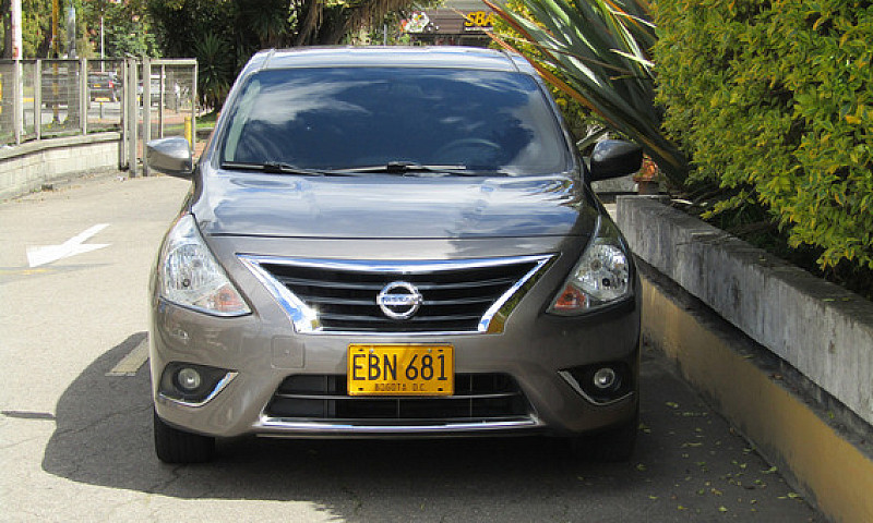 Nissan Versa 1.6 Adv...
