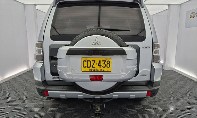 Mitsubishi Montero 3...