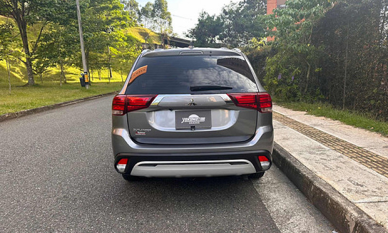 Mitsubishi Outlander...