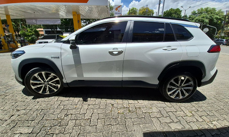 Toyota Corolla Cross...