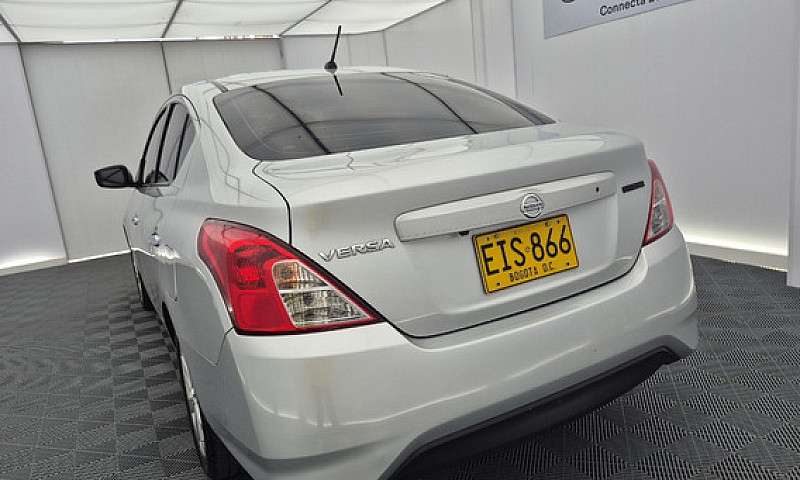 Nissan Versa 1.6 Adv...