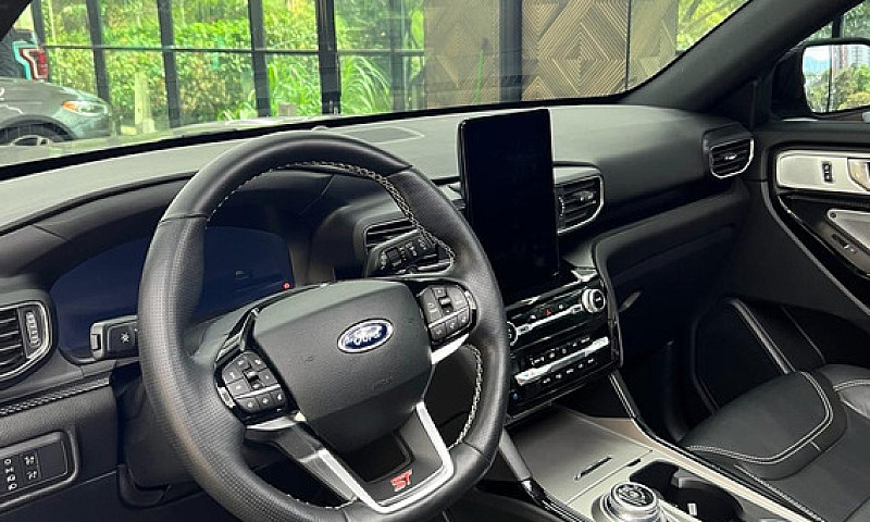 Ford Explorer St ...