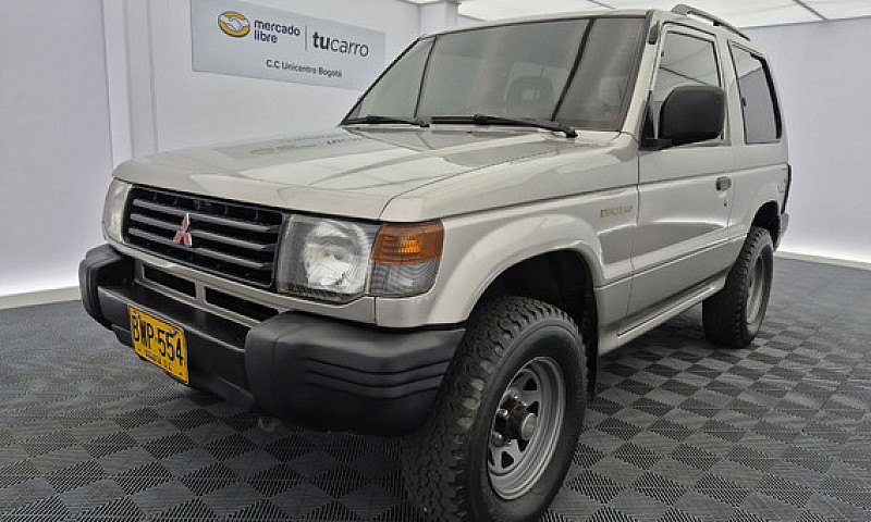 Mitsubishi Montero 2...