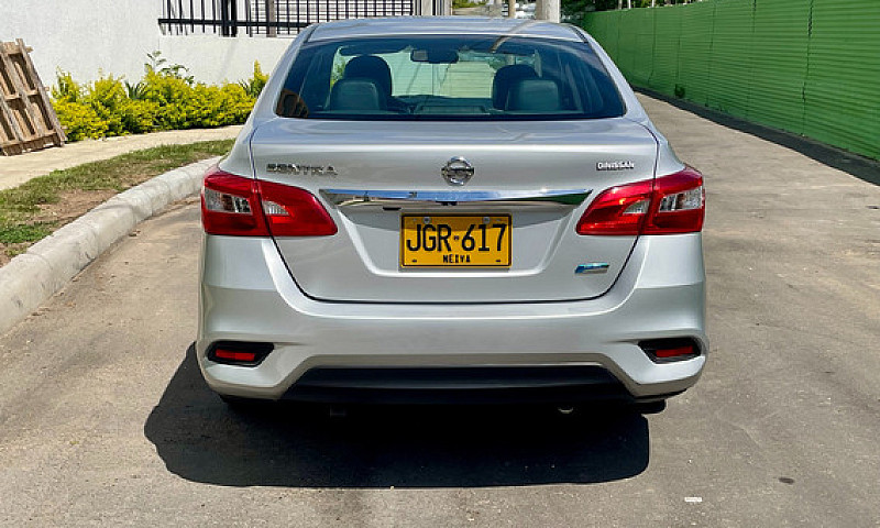 Nissan Sentra 1.8 B1...