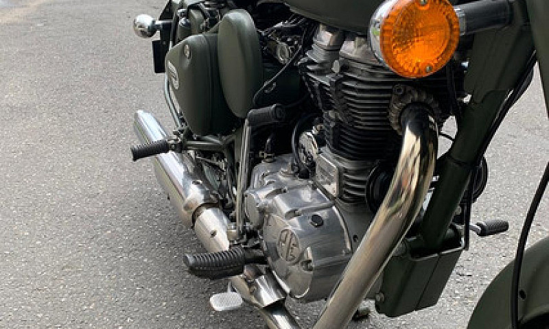 Royal Enfield Classi...