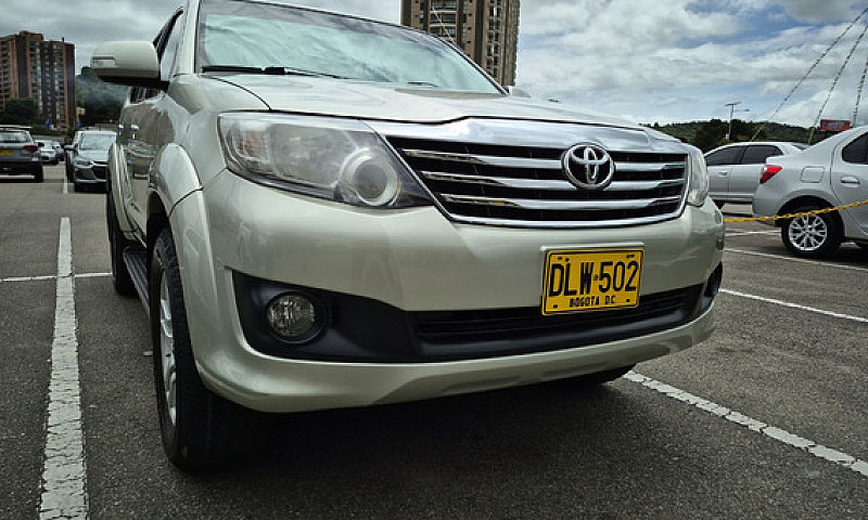 Toyota Fortuner 2.7L...