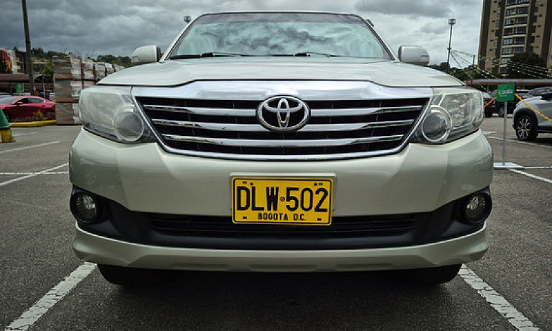 Toyota Fortuner 2.7L...