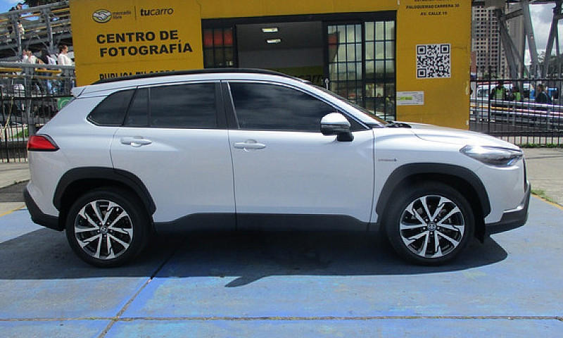 Toyota Corolla Cross...
