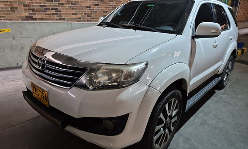 Toyota Fortuner 2.7...