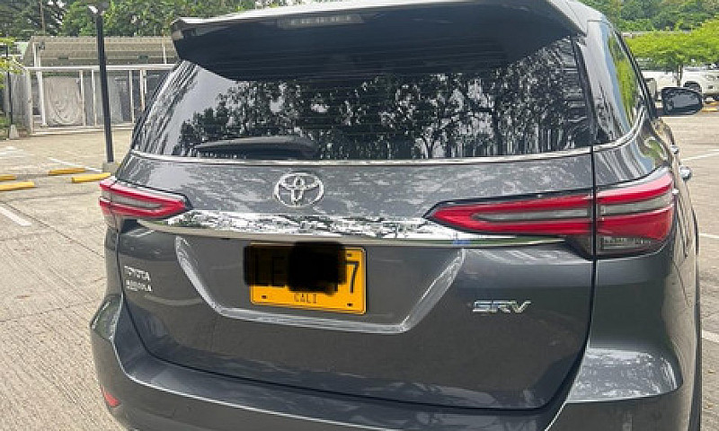 Toyota Fortuner 2.7L...