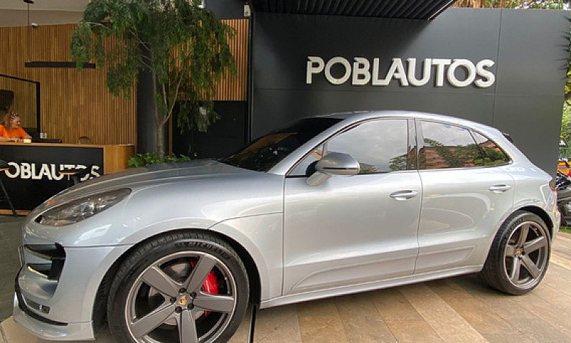 Porsche Macan Turbo...