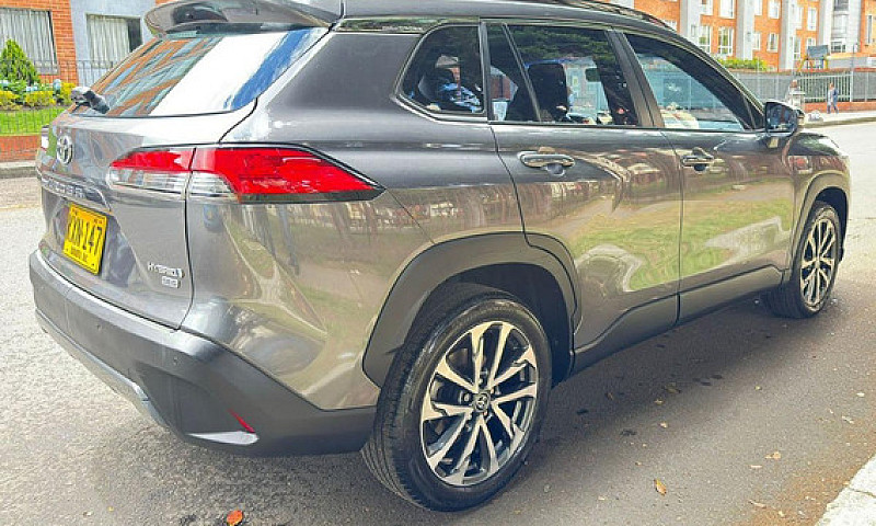 Toyota Corolla Cross...