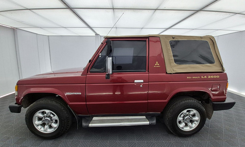 Mitsubishi Montero 2...