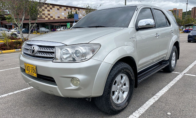 Toyota Fortuner 2.7L...