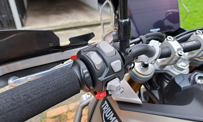 Triumph Tiger 900 Ra...