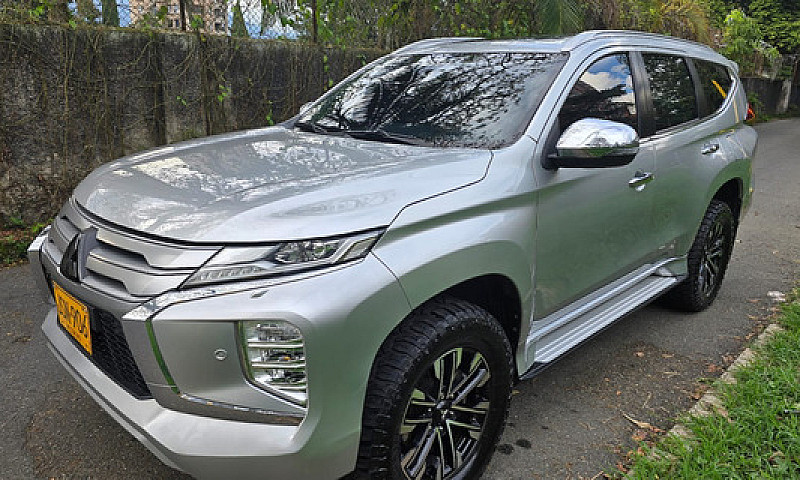 Mitsubishi Montero 2...