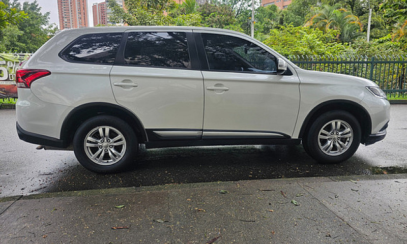 Mitsubishi Outlander...