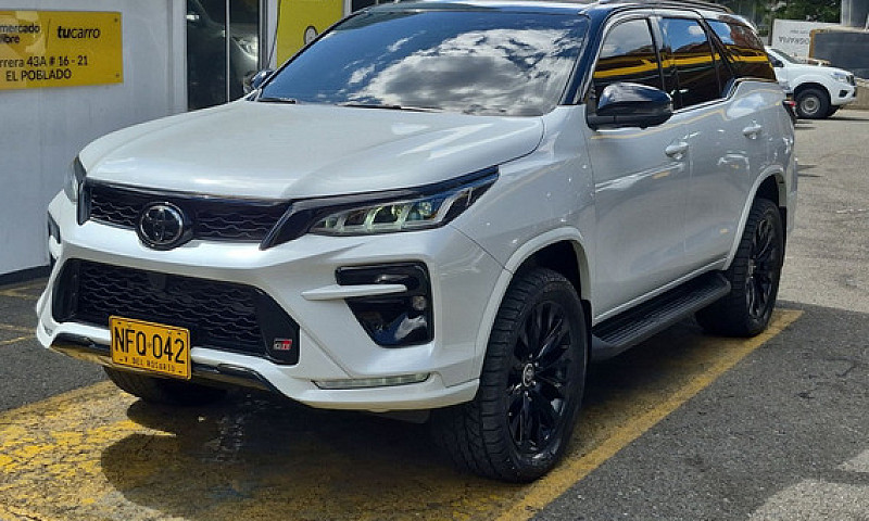 Toyota Fortuner 2.8 ...