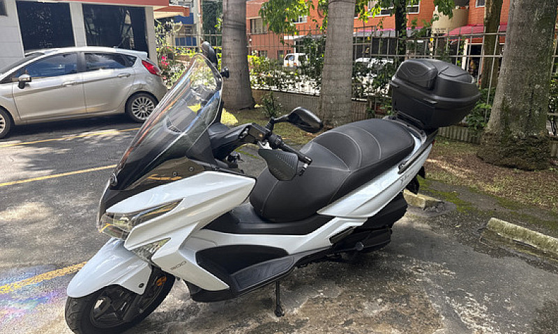 Kymco X Town...