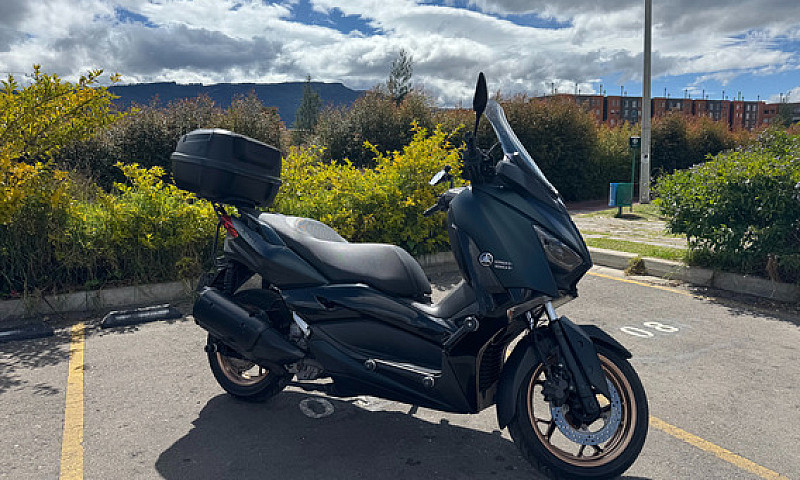 Yamaha X-Max 300...