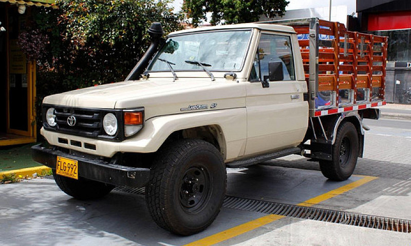 Toyota Land Cruiser ...