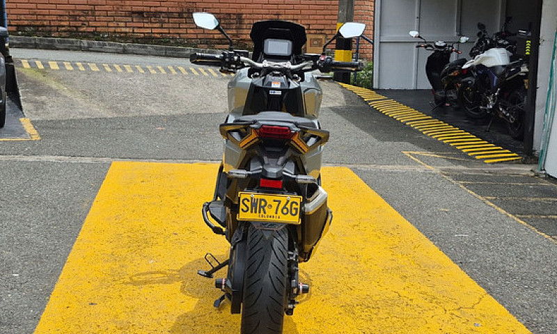 Honda Adv750P 2023...