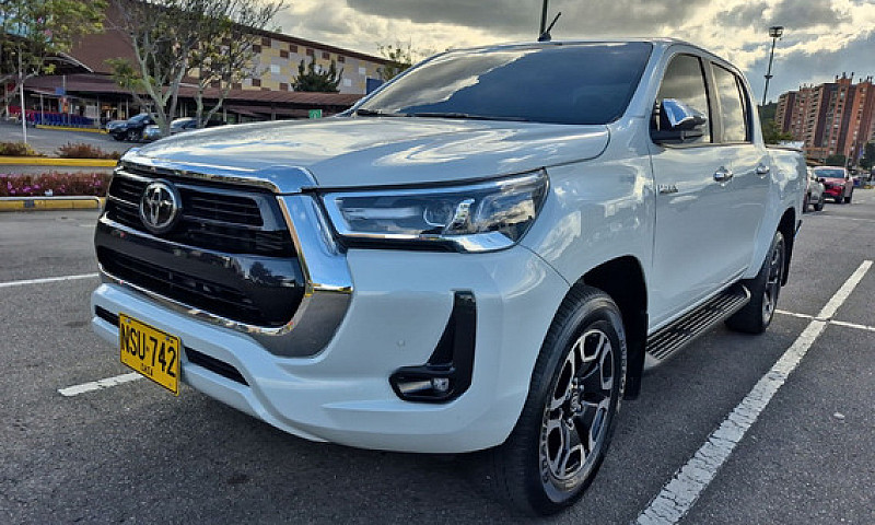 Toyota Hilux 2.8 Srx...