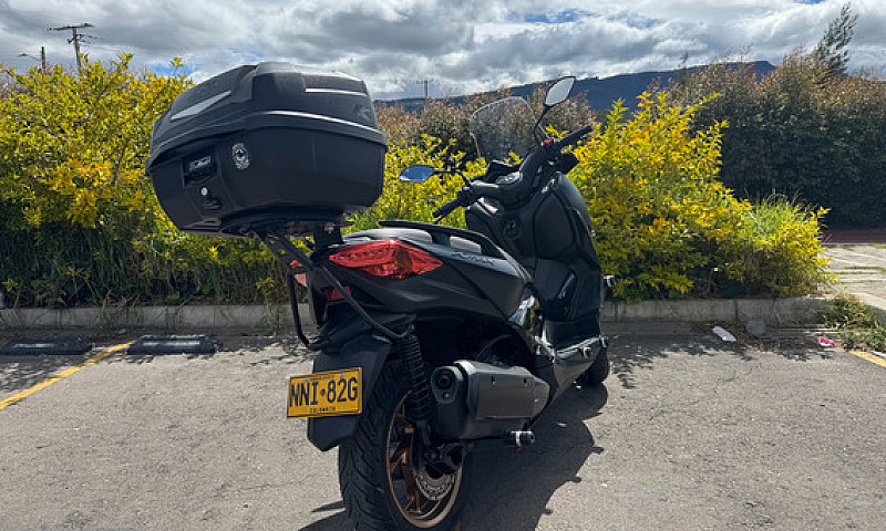 Yamaha X-Max 300...