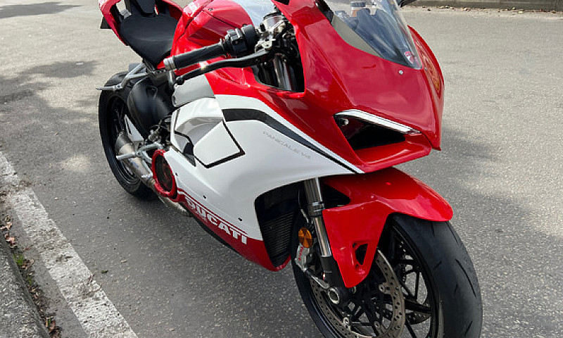 Panigale V4...