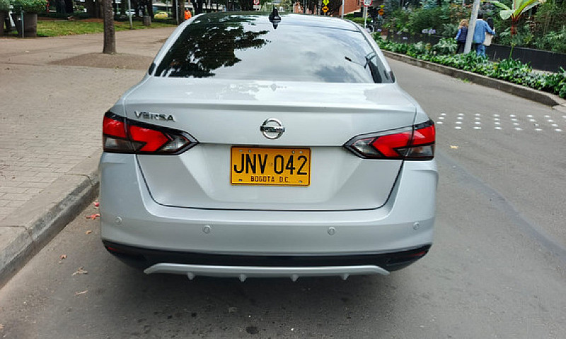 Nissan Versa Exclusi...