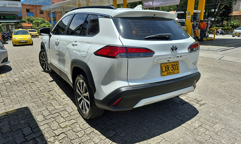 Toyota Corolla Cross...