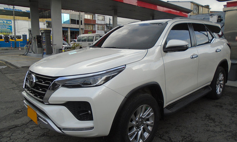 Toyota Fortuner 2.4 ...