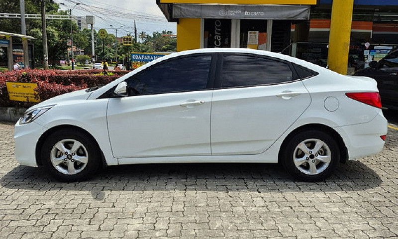 Hyundai Accent 1.6 I...