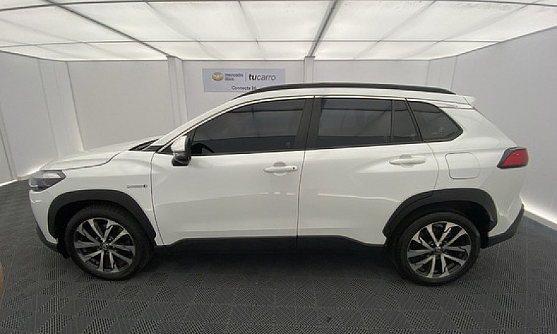 Toyota Corolla Cross...