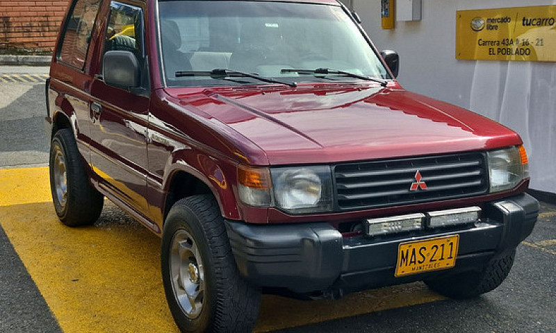 Mitsubishi Montero 2...