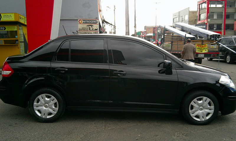 Nissan Tiida 1.8 Vis...