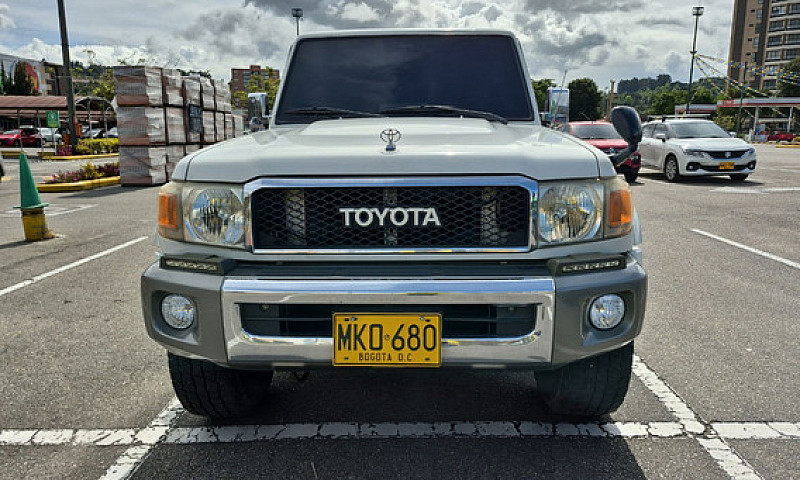 Toyota Land Cruiser ...